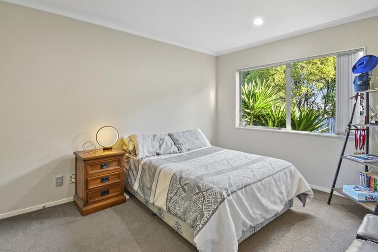 Photo of property in 38 Fairchild Avenue, Goodwood Heights, Auckland, 2105