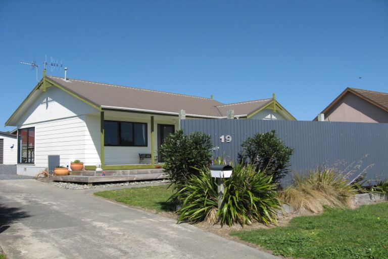 Photo of property in 19 Rosewood Place, Paraparaumu, 5032
