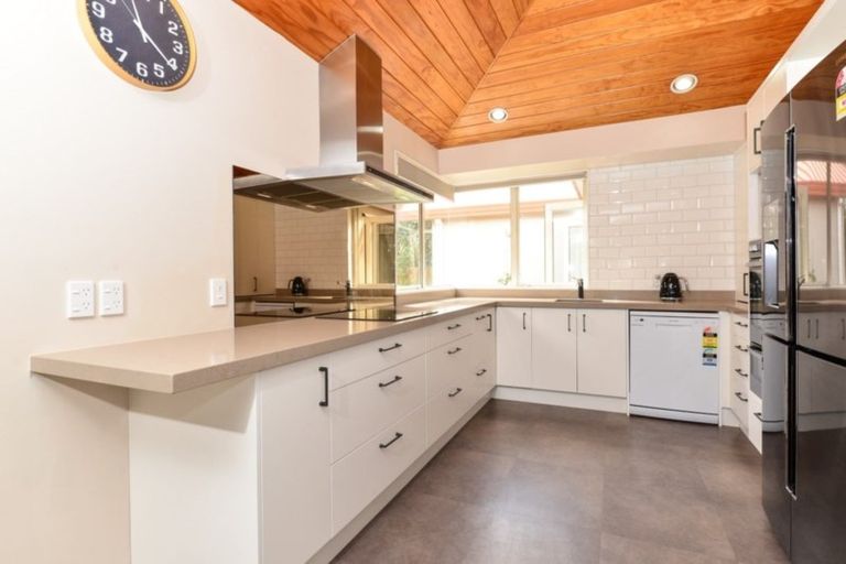 Photo of property in 24 Bouverie Crescent, Flagstaff, Hamilton, 3210