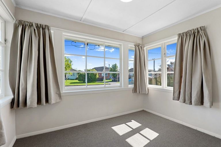 Photo of property in 24 Oakland Street, Northcote, Christchurch, 8052