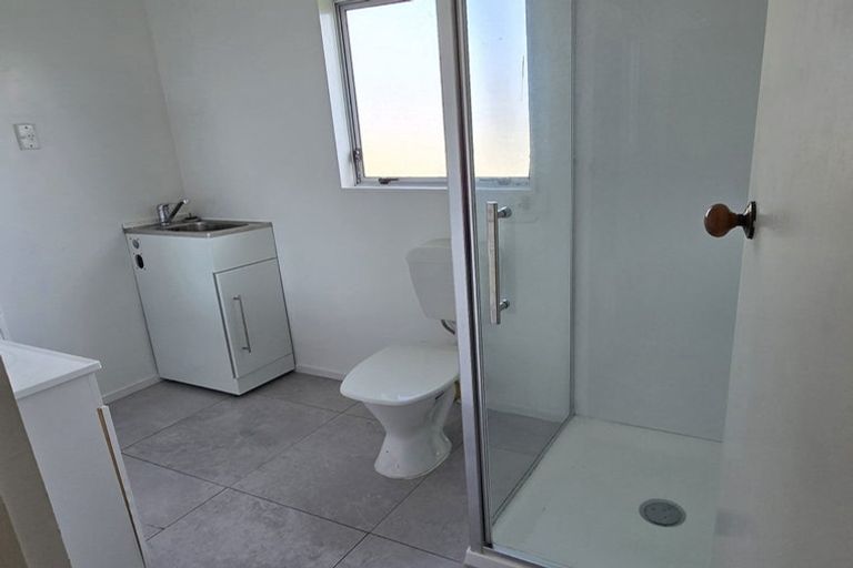 Photo of property in 30 Tupaki Place, Pakuranga Heights, Auckland, 2010