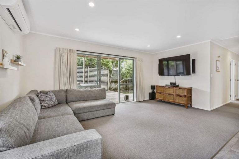 Photo of property in 103a Brian Crescent, Stanmore Bay, Whangaparaoa, 0932