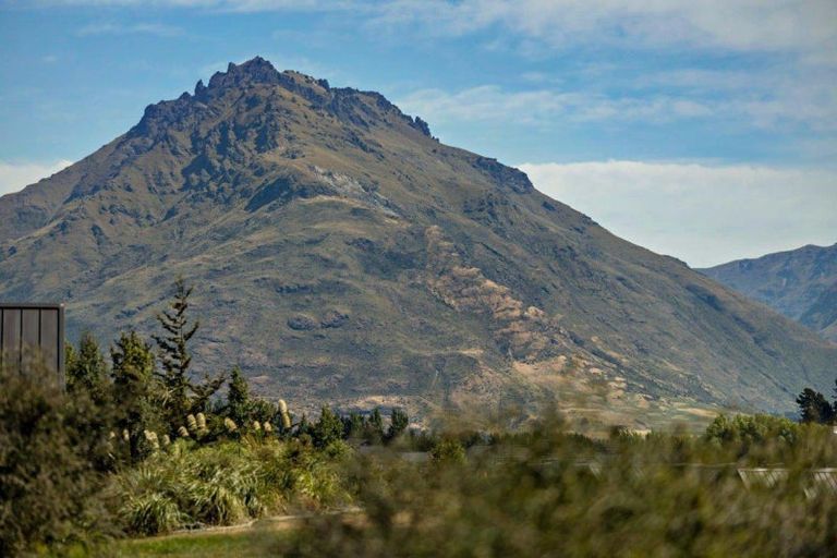 Photo of property in 7 Fife Court, Jacks Point, Queenstown, 9371