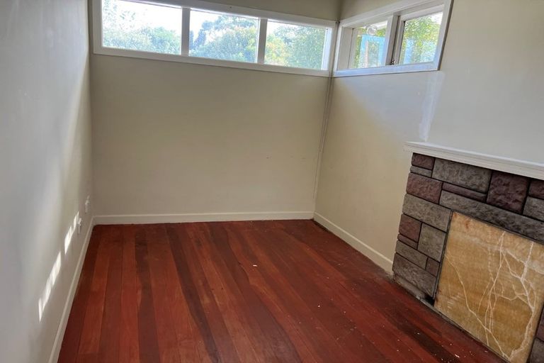 Photo of property in 57 Yeovil Road, Te Atatu Peninsula, Auckland, 0610