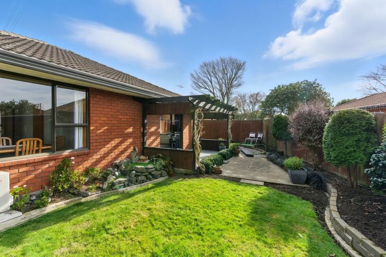 Photo of property in 1/12 Algie Place, Avonhead, Christchurch, 8042