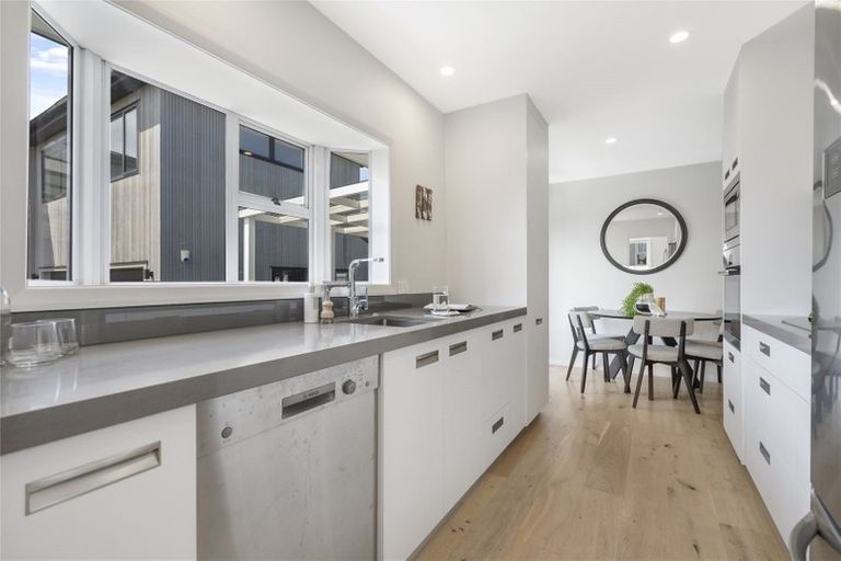 Photo of property in 3 Ussher Place, Pakuranga Heights, Auckland, 2010