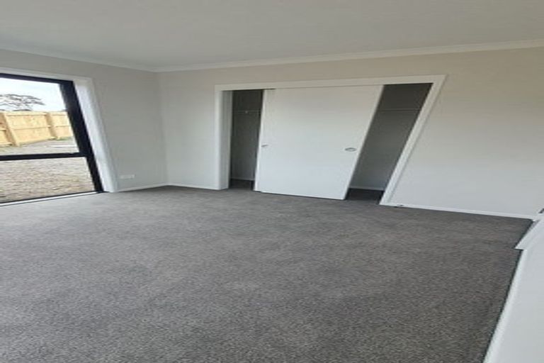 Photo of property in 33 Red Hills Road, Massey, Auckland, 0614