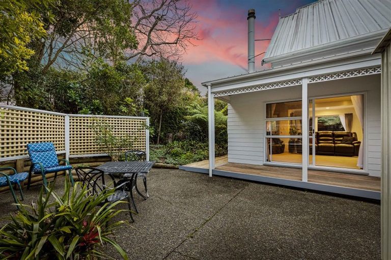 Photo of property in 4 Kitewaho Road, Swanson, Auckland, 0816