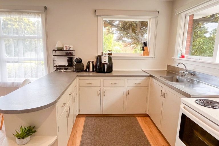 Photo of property in 37 Warren Crescent, Hillmorton, Christchurch, 8025