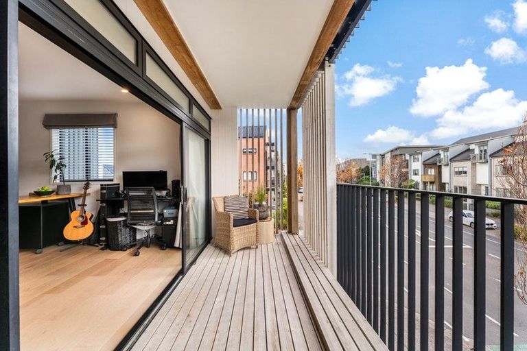 Photo of property in 2/165 Hobsonville Point Road, Hobsonville, Auckland, 0616