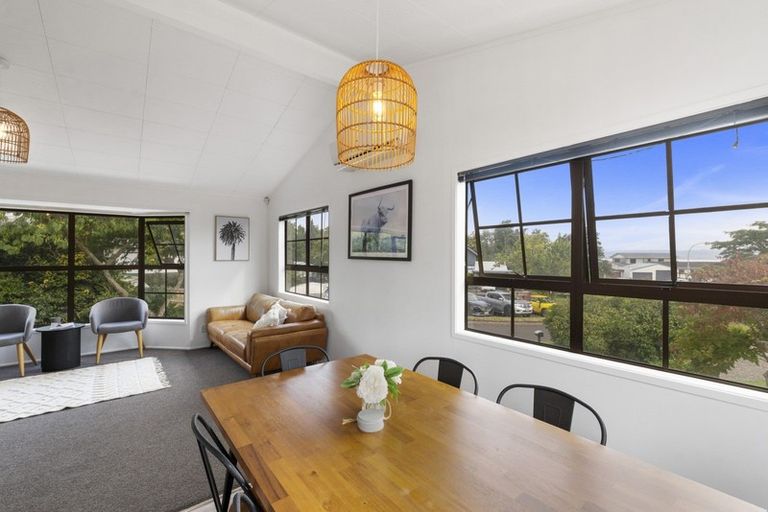 Photo of property in 8 Taurus Place, Kawaha Point, Rotorua, 3010