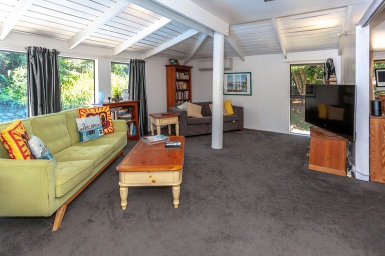 Photo of property in 2 Oxford Terrace, Coromandel, 3506