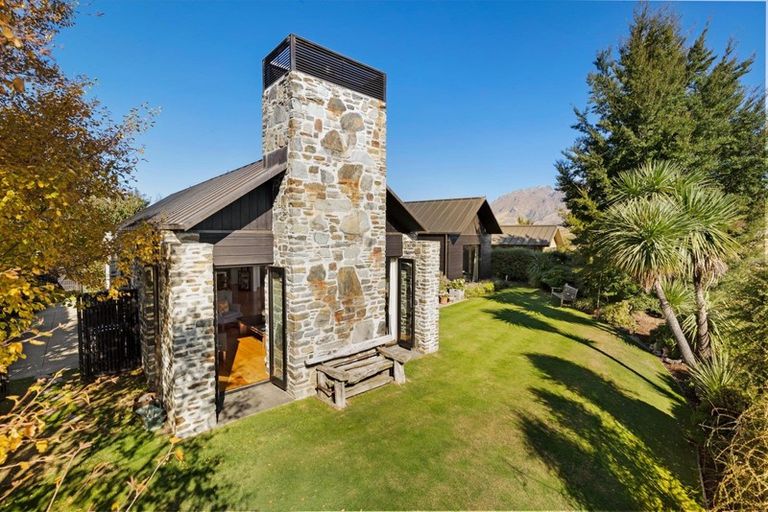 Photo of property in 8 Bretby Court, Jacks Point, Queenstown, 9371