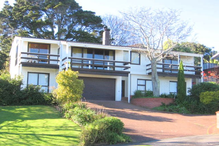 Photo of property in 10 Goodwood Drive, Goodwood Heights, Auckland, 2105
