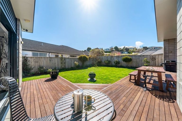 Photo of property in 14 Resolution Drive, Whitby, Porirua, 5024