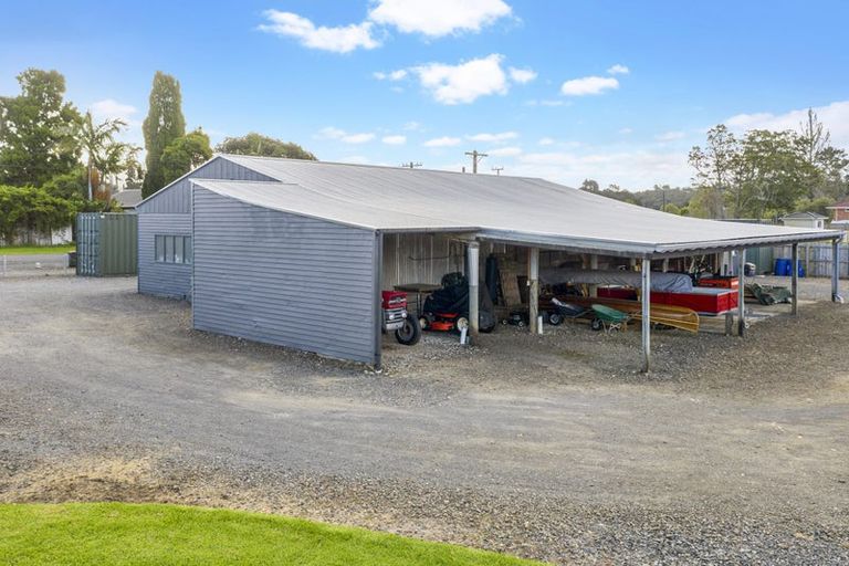 Photo of property in 54 Shaw Road, Oratia, Auckland, 0604