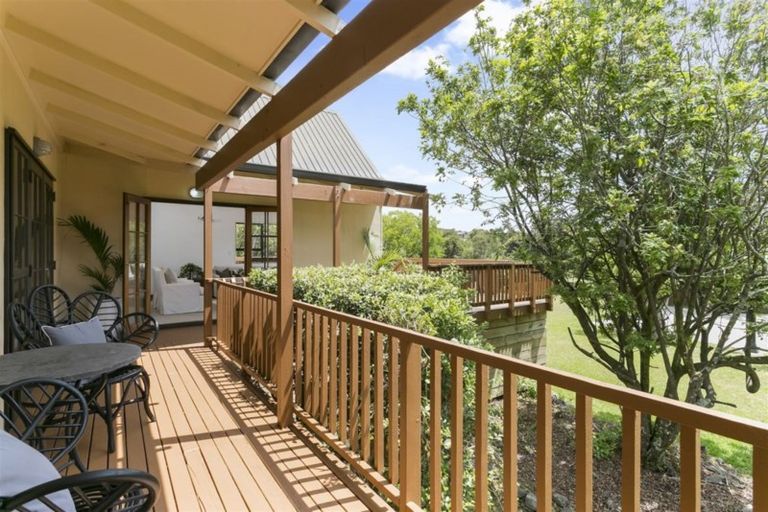 Photo of property in 411 Waitakere Road, Taupaki, Henderson, 0782