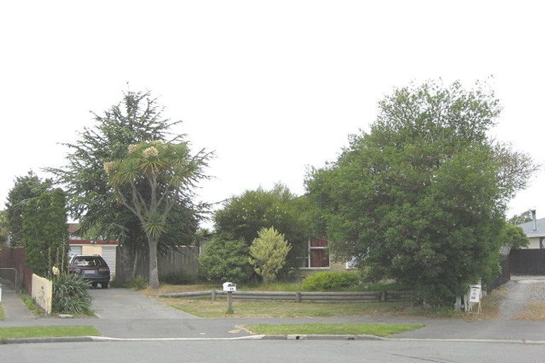 Photo of property in 28 Branksome Place, Parklands, Christchurch, 8083