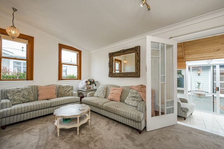 Photo of property in 28 Whites Line West, Woburn, Lower Hutt, 5010