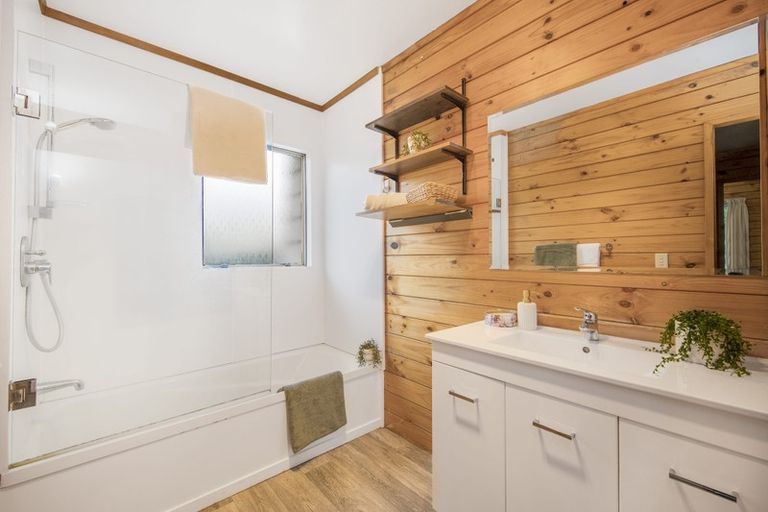 Photo of property in 107 Wattle Farm Road, Wattle Downs, Auckland, 2103