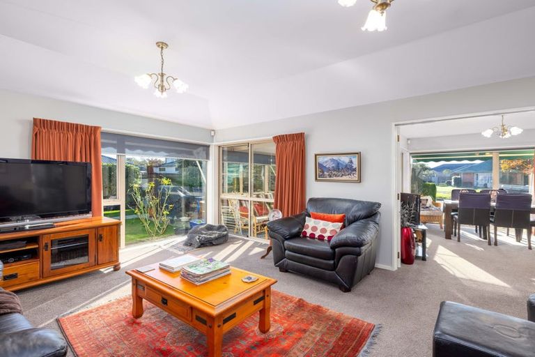 Photo of property in 16 Sutton Place, Dallington, Christchurch, 8061