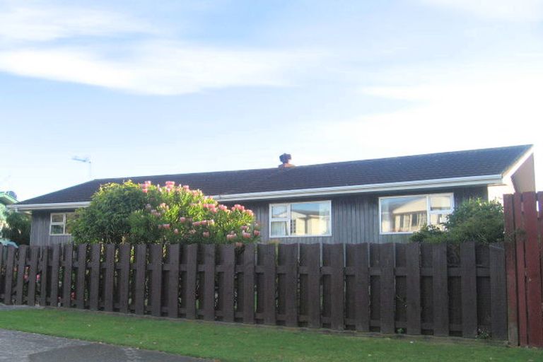 Photo of property in 11 Doon Grove, Papakowhai, Porirua, 5024