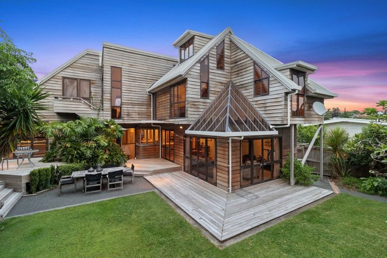 Photo of property in 8 View Road, Campbells Bay, Auckland, 0630