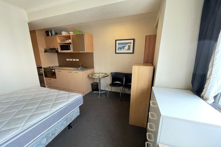 Photo of property in 65 Lauderdale Road, Birkdale, Auckland, 0626