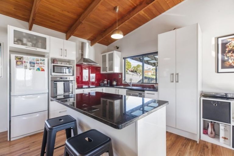 Photo of property in 63 Simpson Road, Ranui, Auckland, 0612