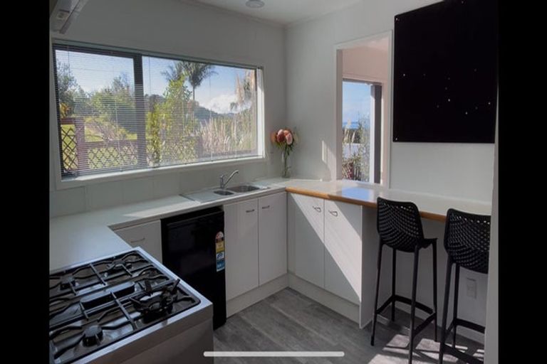 Photo of property in 11a Orewa Heights Crescent, Orewa, 0931