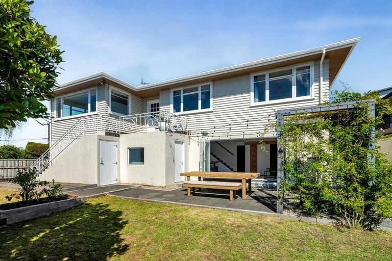 Photo of property in 1 Fairfax Terrace, Frankleigh Park, New Plymouth, 4310