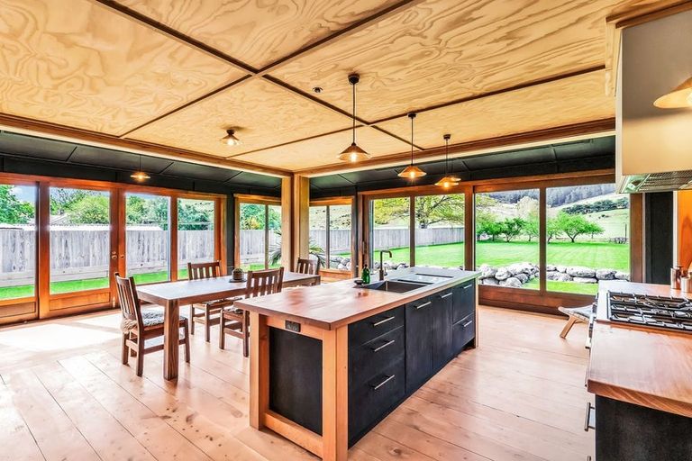 Photo of property in 302 Whitecliffs Road, Whitecliffs, Coalgate, 7673