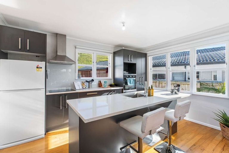 Photo of property in 5 Toatoa Place, Mangere Bridge, Auckland, 2022