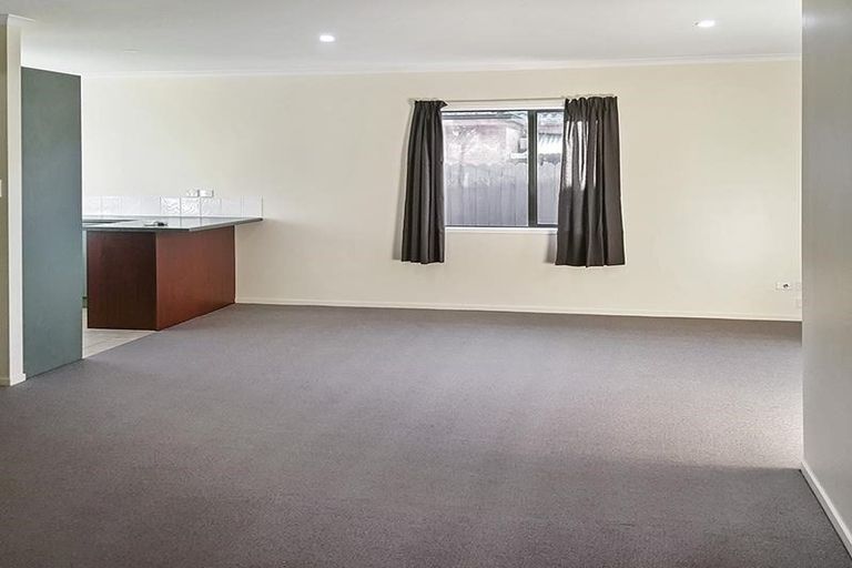 Photo of property in 24 Rock Daisy Crescent, Mangere, Auckland, 2022