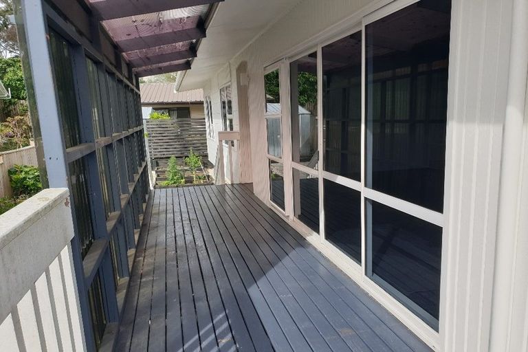 Photo of property in 34 Kemp Road, Massey, Auckland, 0614