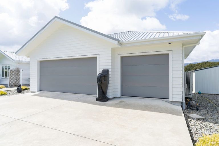 Photo of property in 21 Pinot Crescent, Ohau, Levin, 5570