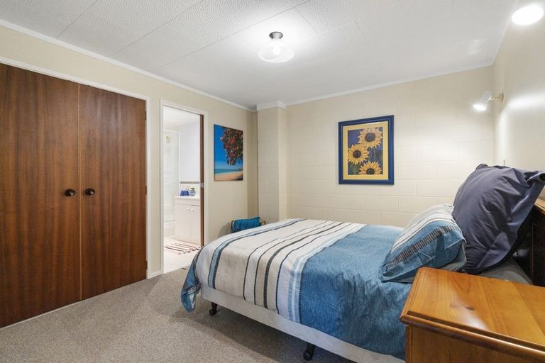 Photo of property in 28 Jandell Crescent, Bucklands Beach, Auckland, 2014