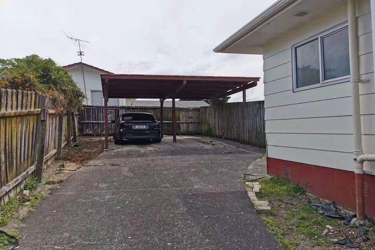 Photo of property in 2/17 Frobisher Way, Clendon Park, Auckland, 2103