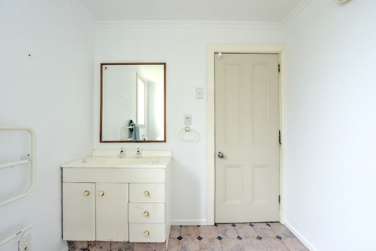 Photo of property in 26 Hunter Street, Edendale, 9825