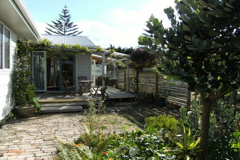 Photo of property in 41 Nuku Street, Tangimoana, 4822