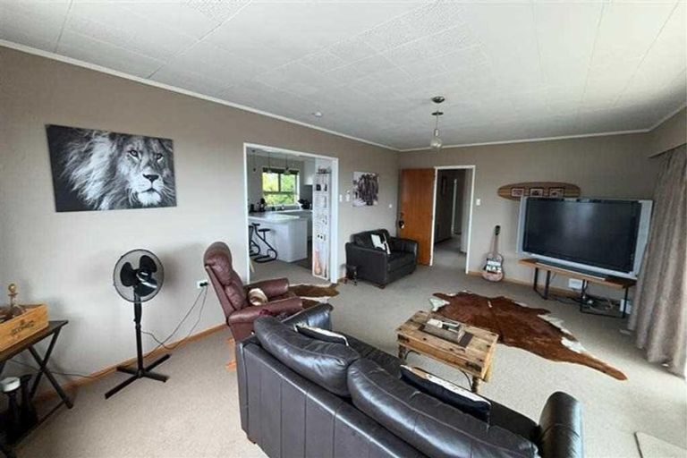 Photo of property in 44 Nevada Drive, Merrilands, New Plymouth, 4312