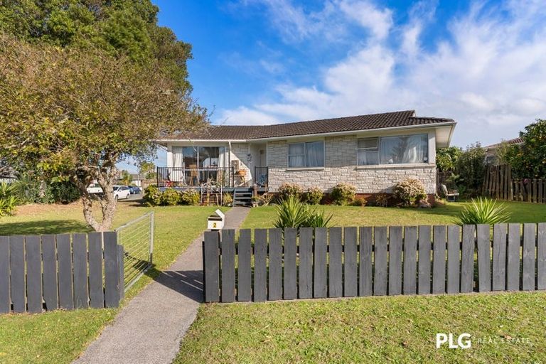 Photo of property in 2 Awakino Place, Manurewa, Auckland, 2102