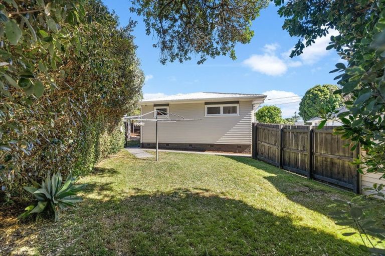 Photo of property in 94 Tirimoana Road, Te Atatu South, Auckland, 0602