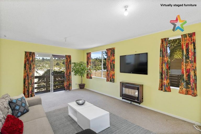 Photo of property in 1/15a Glen Road, Stokes Valley, Lower Hutt, 5019