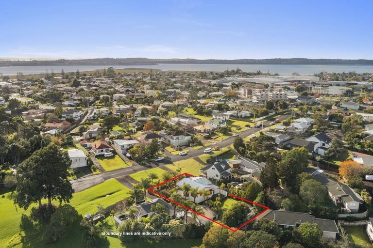 Photo of property in 3 Wharf Road, Te Atatu Peninsula, Auckland, 0610