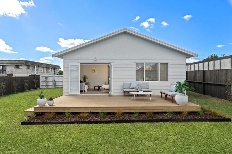 Photo of property in 122a Lynwood Road, New Lynn, Auckland, 0600