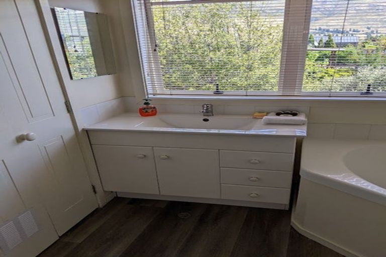 Photo of property in 3/23-31 Tenby Street, Wanaka, 9305