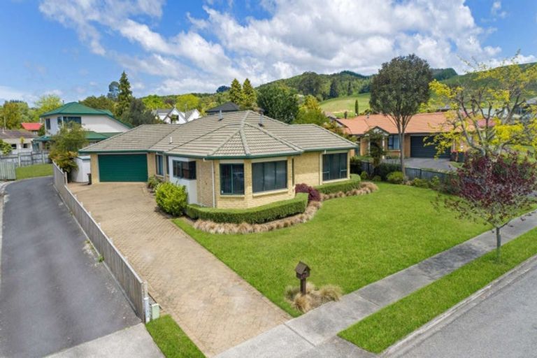 Photo of property in 8 Hoyte Place, Pukehangi, Rotorua, 3015