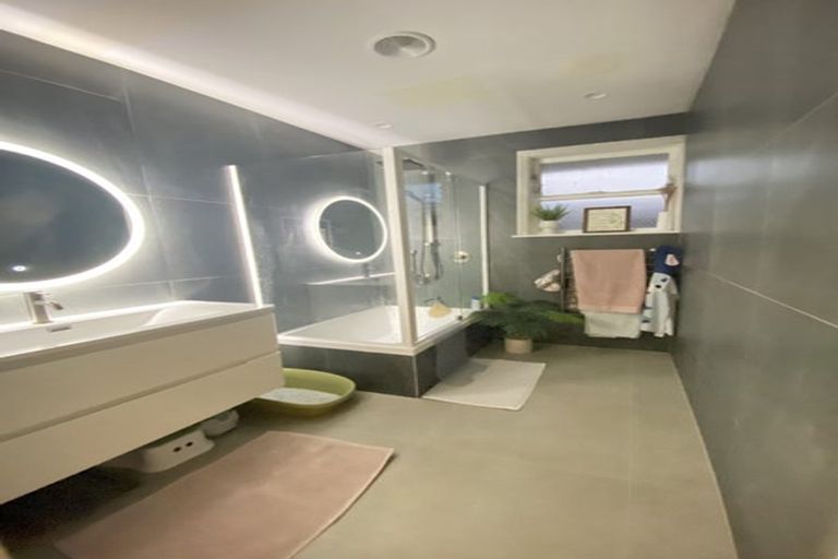 Photo of property in 58 Mcdowell Crescent, Hillcrest, Auckland, 0627