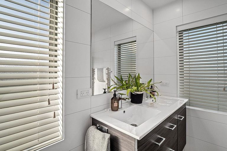 Photo of property in 79 Te Oneroa Way, Long Bay, Auckland, 0630